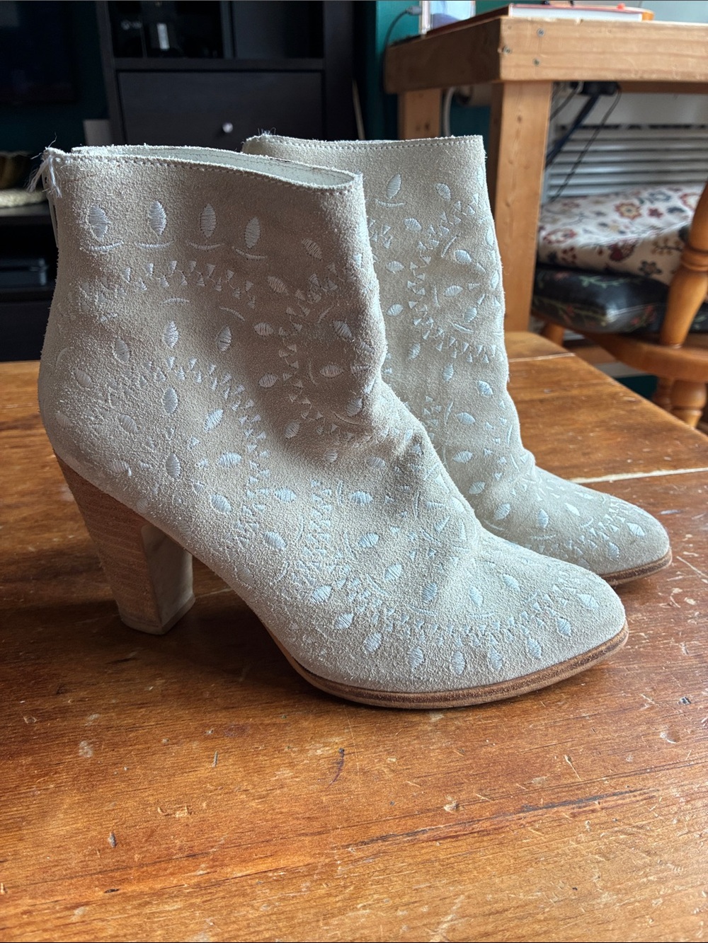 Matisse Springfield Embroidered Suede Ankle Boots – 6.5